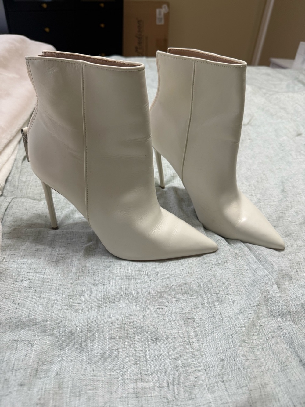 Via Spiga Cream Pointed-Toe Stiletto Ankle Boots